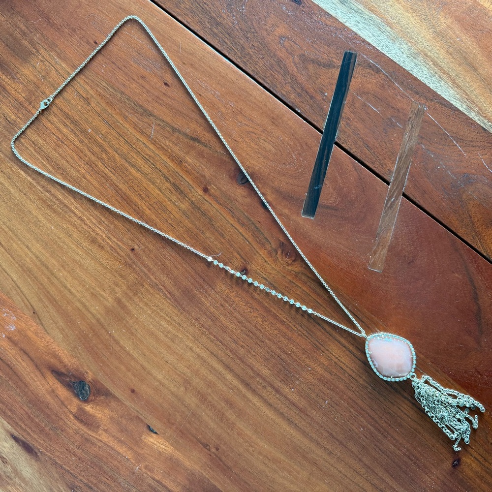 🦊 Banana Republic Gold tassel Necklace with Pink Stone